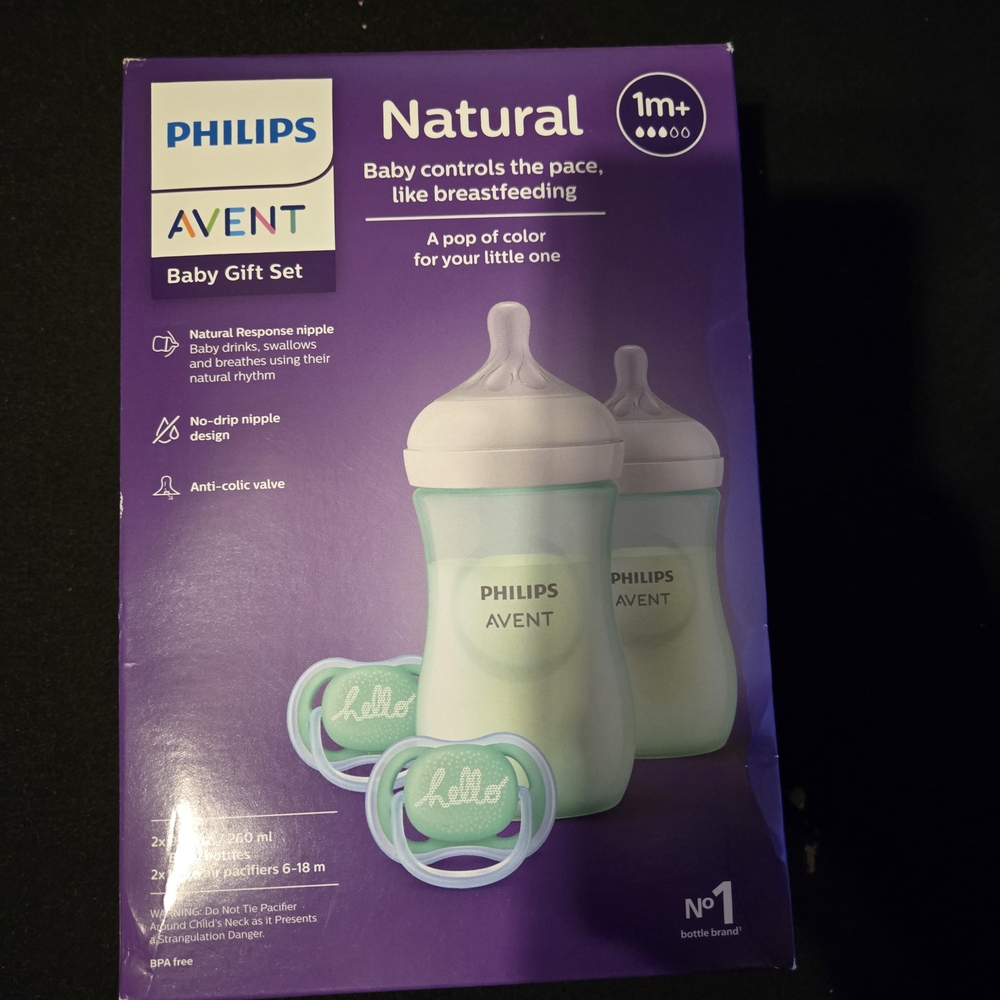 Philips AVENT Natural Baby Bottle & Pacifier Set in Mint